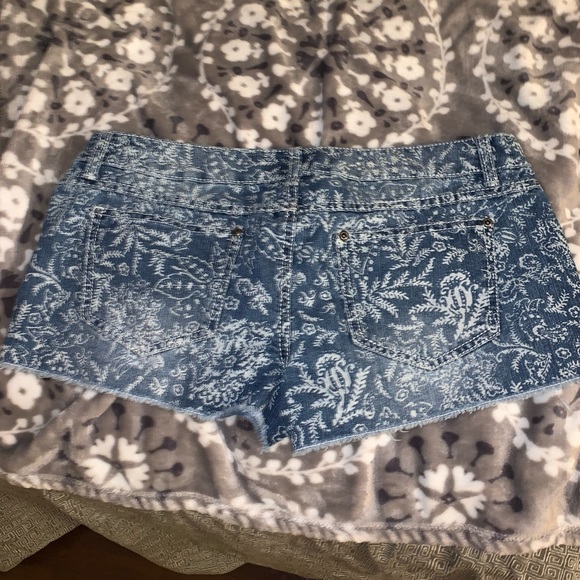 Size 9 Mudd Jean shorts - Picture 5 of 5